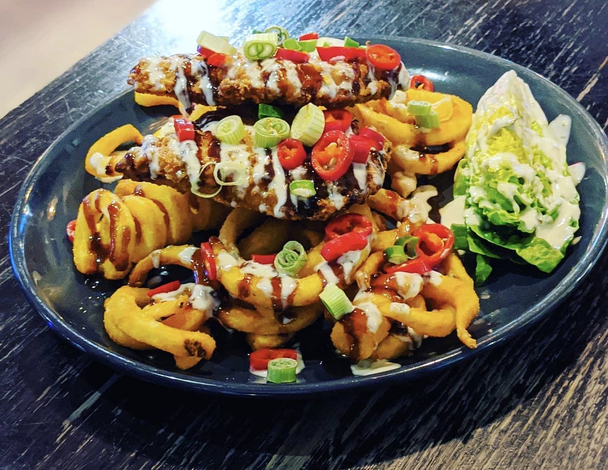 The_tron_pub's tweet photo. Have you tried our Buttermilk Fried Chicken &amp; Twister Fries? Who said Sunday lunch had to be traditional? NOT US! 

#trontastic #edinburghfood #tronedinburgh #thetron #edinburghfoodie #dinnerplans #dinnerideas #friedchicken https://t.co/fK3YQGnUqN