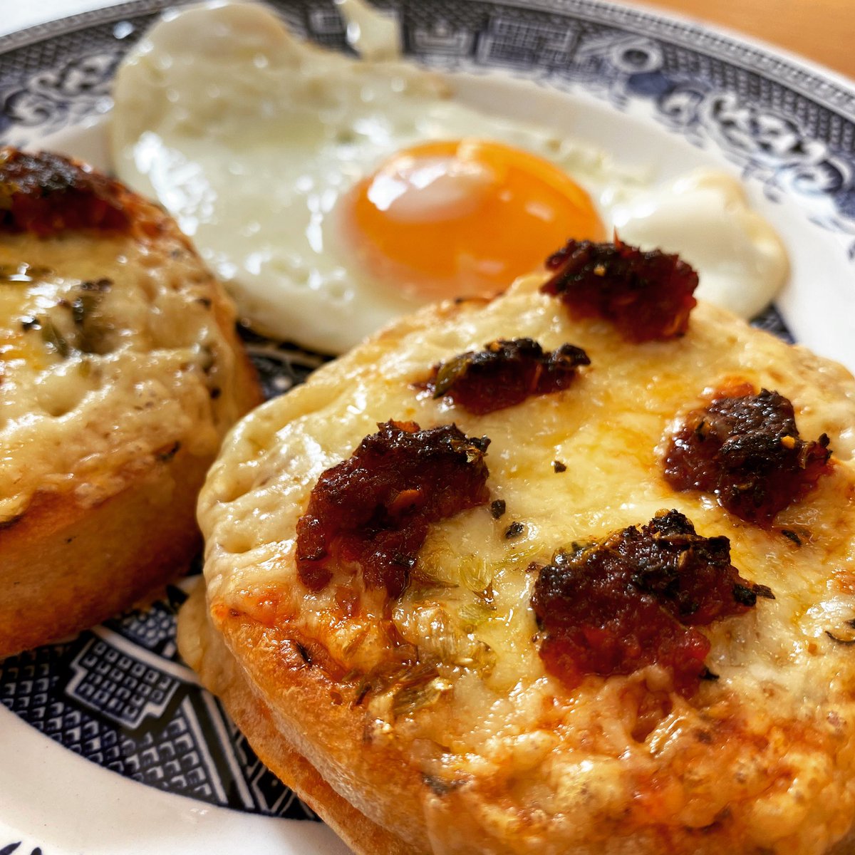 TheSmokeyCarter's tweet image. The pumpet or #pimpmycrumpet cheese, nduja, oregano and a fried egg on the side. #spicy #spicybreakfast #nduja