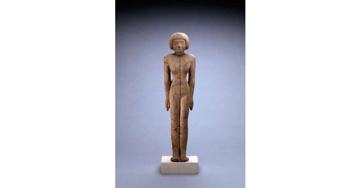 The female figure from this tomb is carved from native sycamore wood. She is also depicted nude and has a line of black paint traced down the centre – was this the artist’s visual aid to ensure the equal modelling the body?  #statuesunday