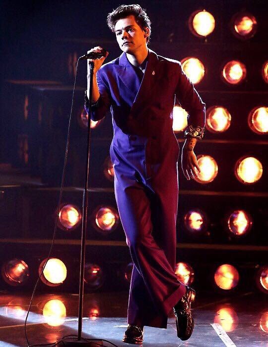 Thread: Harry Styles "The Kiwi Pose"