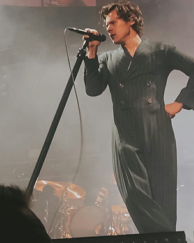 Thread: Harry Styles "The Kiwi Pose"