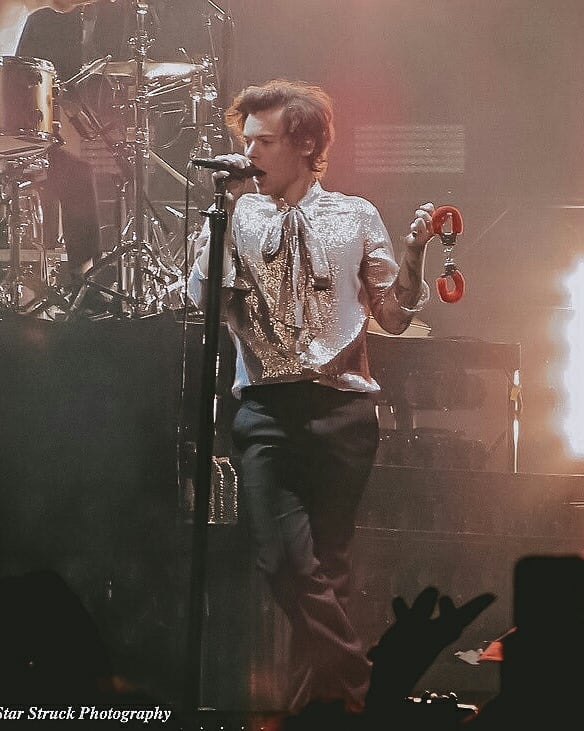 Thread: Harry Styles "The Kiwi Pose"