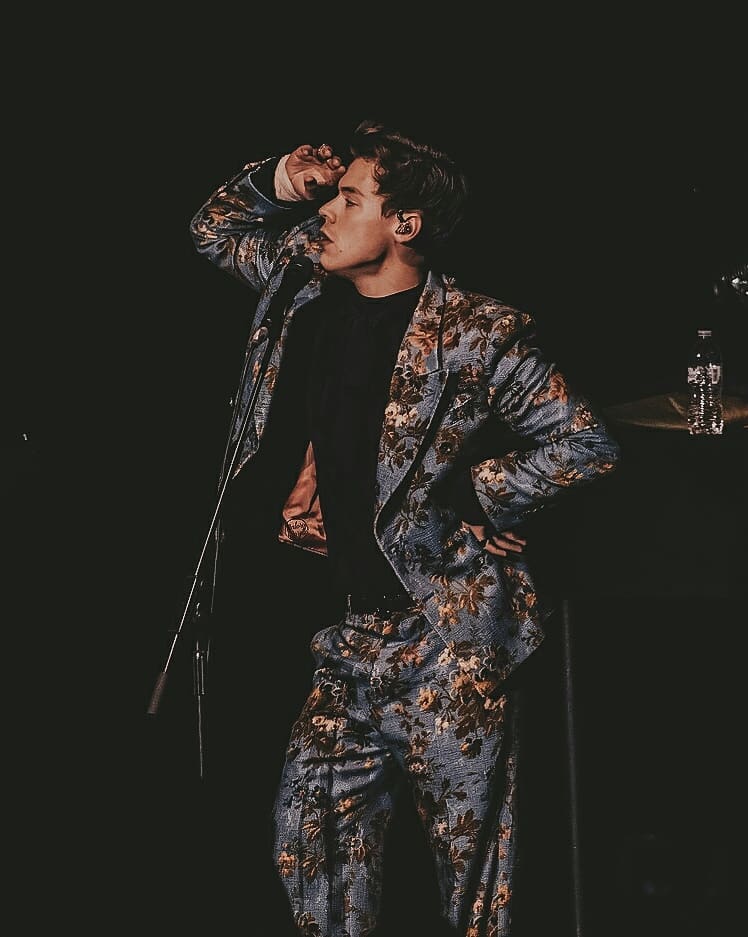 Thread: Harry Styles "The Kiwi Pose"