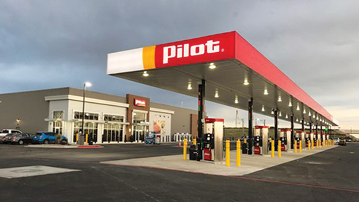 steveoatley's tweet photo. The largest U.S. truckstop chain is requiring all customers to wear masks starting today in an effort to curb the spread of the coronavirus. #COVID19 #Loves #MaskMandate #NATSO #PilottruckStop #TA https://t.co/j8WGsguXe2 https://t.co/CdrcptYUCK