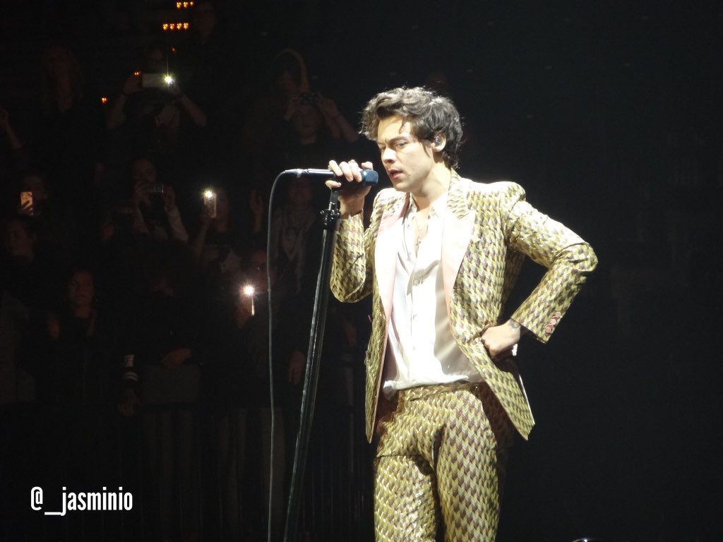 Thread: Harry Styles "The Kiwi Pose"