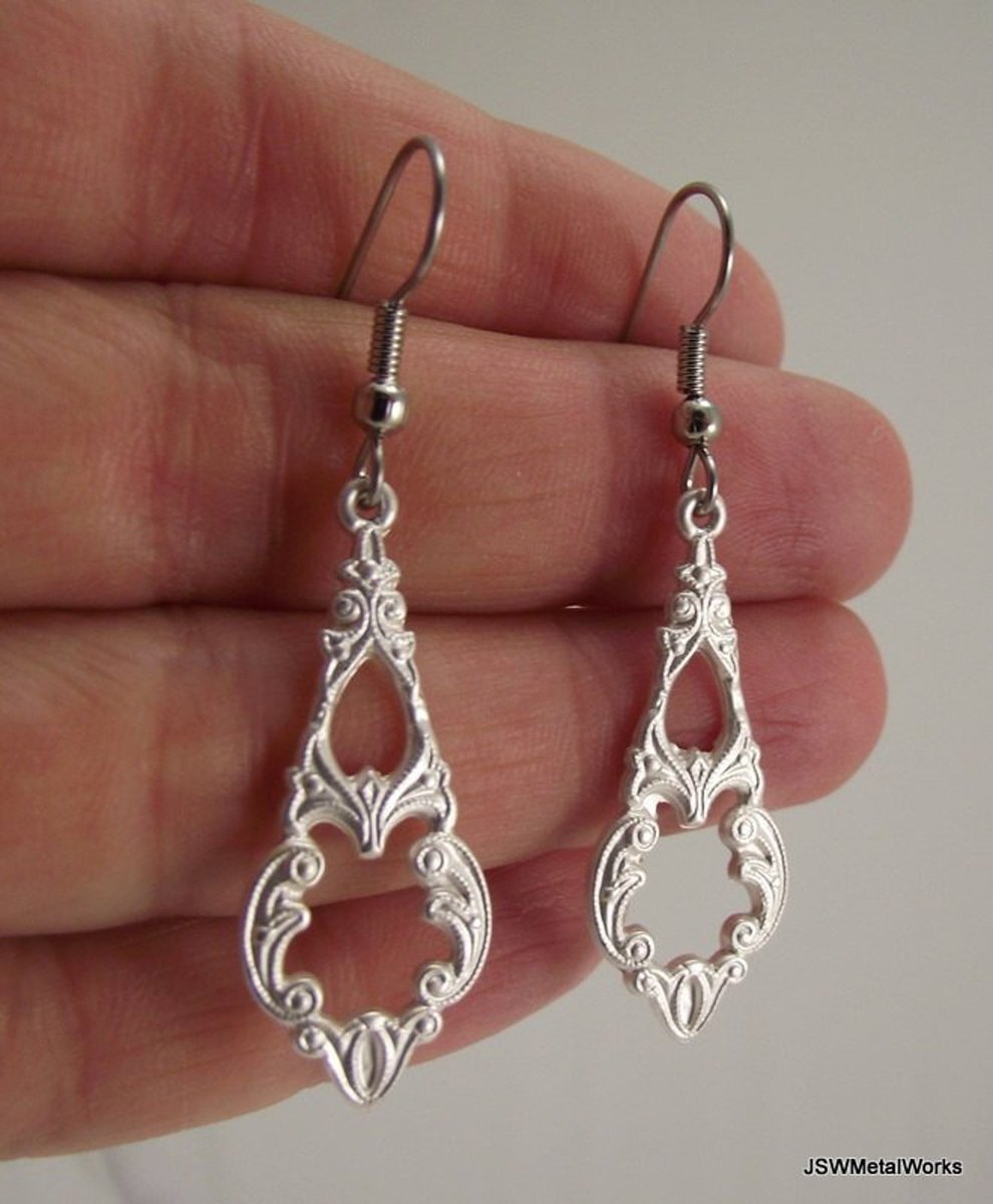 Matte Silver #Filigree #Chandelier #Earrings
Limited stock.  Grab your pair before they are gone for good!
#silverearrings #silverjewelry #jswmetalworks #earringsfashion #earringslove #chandelierearrings  #cuteearrings #jewelryswag #jewelrygoals #musthave
ow.ly/S70e50AB0gg