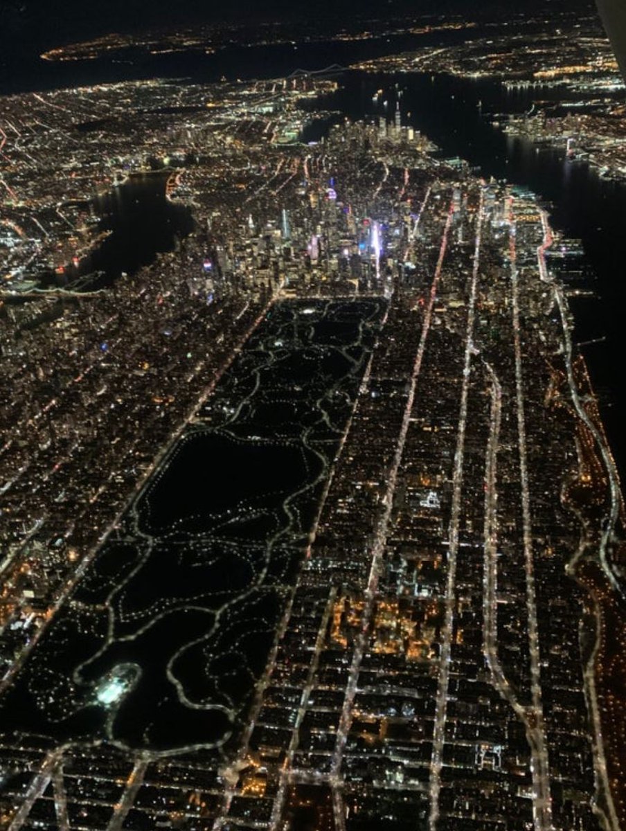 Another cracking photo looking south down Manhattan. This one taken at 6500 feet after take-off from LaGuardia 