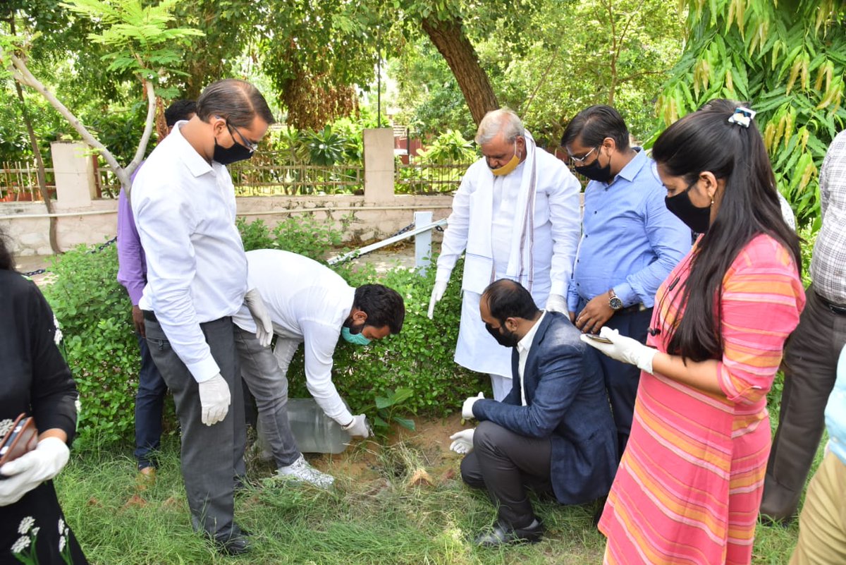 RamcharanBohra's tweet photo. #विश्व_प्रकृति_संरक्षण_दिवस पर भारतीय कंपनी सचिव संस्थान, जयपुर शाखा द्वारा आयोजित #वृक्षारोपण कार्यक्रम में भाग लिया।
@icsi_cs
#WorldNatureConversationDay
#TreePlantation #Jaipur #जयपुर https://t.co/ryu5mEy7sQ