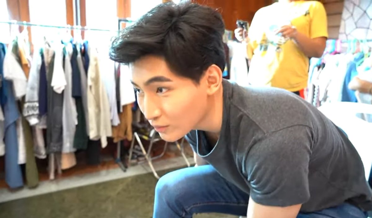 Pokkiez's tweet photo. มาแล้วคร่า ทุกคนไปดูกัน 1st Vlog
"Ohm Airways" 1 วันกับพี่ผาเมือง
➡️https://t.co/1AdwOfFWJX
ดูแล้วจะพบว่า...หล่อ หล่อ หล่อมาก🤭
ฝากกด Like Share Subscribe&🔔
กันเยอะๆ ให้คูมฐตว.กันด้วยน้าทุกคน
#OhmAirwaysFirstVlog https://t.co/F5dnt33fqu