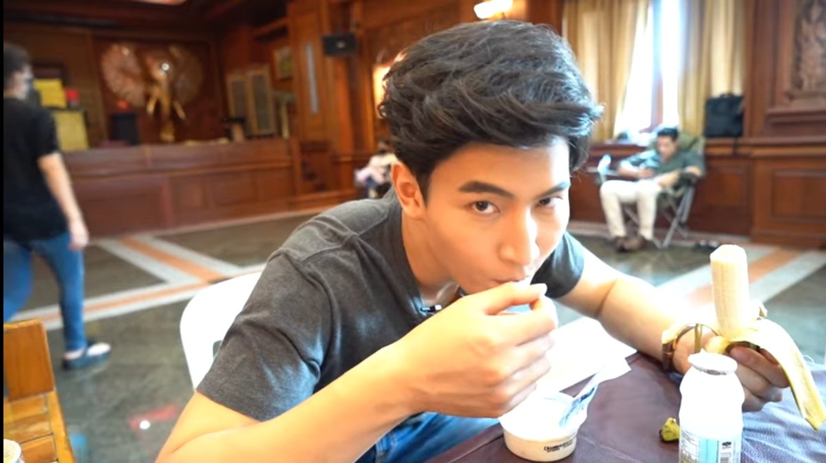 Aomyada9's tweet photo. ดูจากการกินแล้ว..พี่มี่ไม่ค่อยหิวเท่าไหร่เลย🤣🤣
#OhmAirwaysFirstVlog https://t.co/HWXVjdCzhC