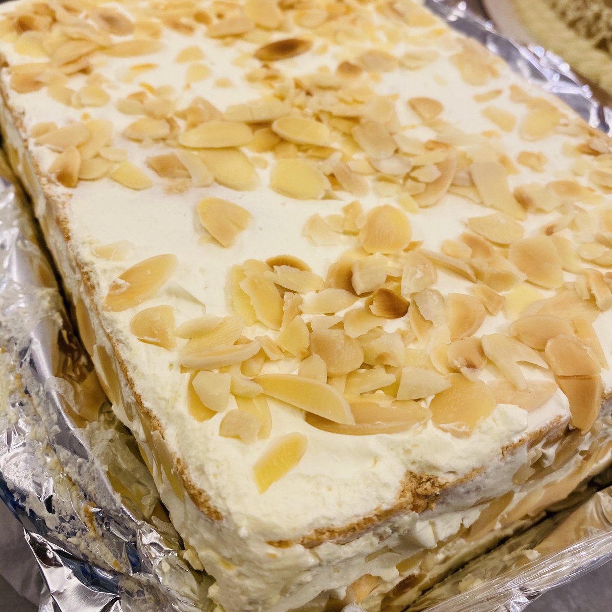ricci_richy's tweet photo. Dessert naman. #estrels #sansrival https://t.co/QcO6rH9DZ2