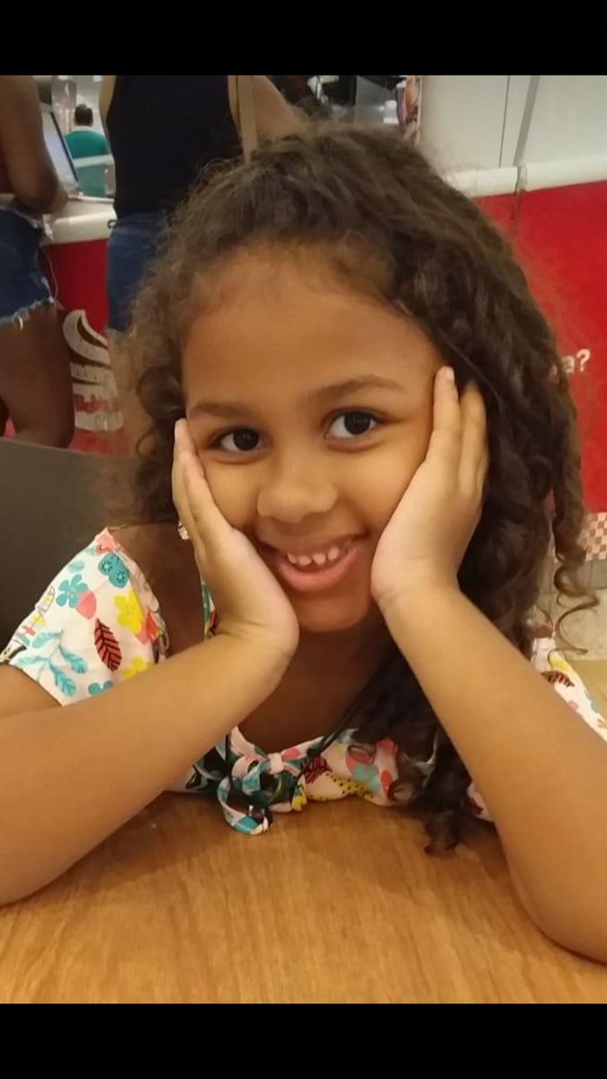 Thayssa163's tweet photo. gente, bom diaaa! 
Minha prima tem 5 anos, está com LEUCEMIA e está precisando de doação de sangue. QUALQUER TIPO SANGUÍNEO, quem puder ajudar por favor entre em contato comigo "979306360". E quem puder ajudar compartilhando, ficarei muito grata!!!! 😭🙏🏾 https://t.co/TgxPhJVU8e