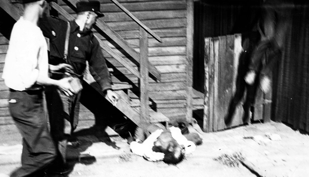 At 5:35PM on July 28, 1919 the white crowd chased John Mills into a dead end. He had committed no crime. But they stoned him to death.101 years ago today.Immigrant photographer Jun Fujita created this historic image that became known as the first murder ever caught on film.