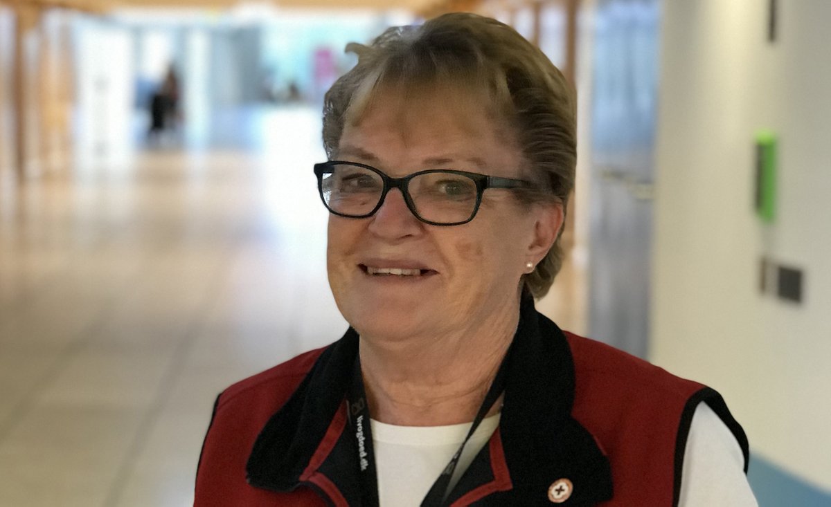 De frivillige patientstøtter fra Røde Kors er tilbage efter corona-nedlukning. Det er vi og patienterne så glade for! Tak til alle 40 frivillige - og til Helle Rasmussen, som fortæller om sin opgave her bit.ly/308SyJn