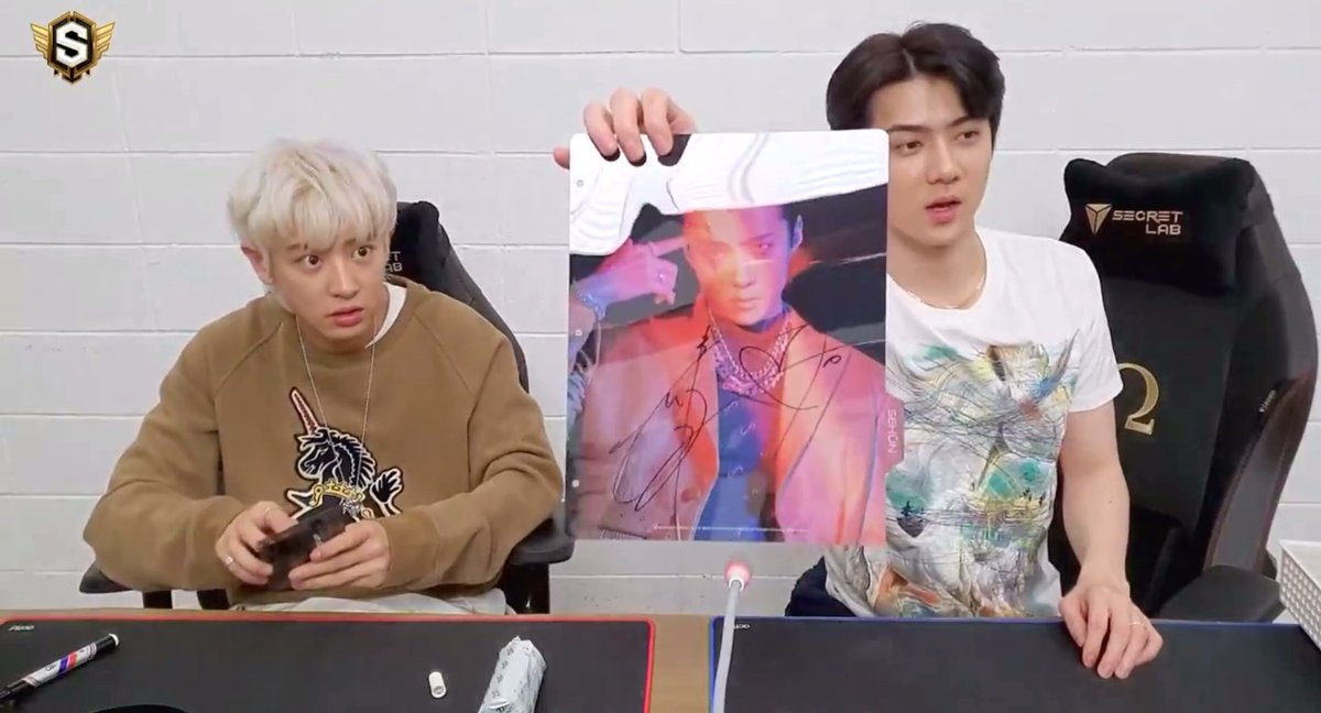 rispuddingen's tweet image. เซฮุนบอกว่าเพิ่งเห็นรูปนี้ครั้งแรก ชื่นชมรูปตัวเองใหญ่ // เอสเอมมันไม่ให้ ศลป. ดูรูปก่อนเลยเหรอ หรือเจ้าตัวแสบไม่เปิดดูเอง 55555