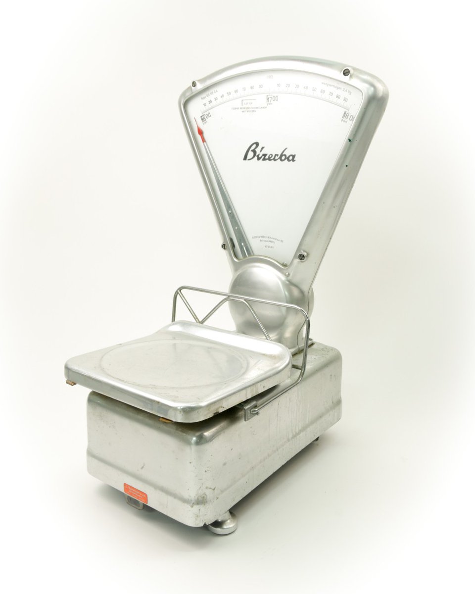 Vandaag vind je deze weegschaal uit het <a href="/MuseumCruquius/">Cruquius Museum</a>. Deze is in 1962 vervaardigd door Bizerba-Wercke, Wilhelm Kraut. 
Vind deze: ow.ly/G95U50AJUcx en andere keukengerei vandaag online: shop.museumdepotshop.nl/nl/nieuw-toege…