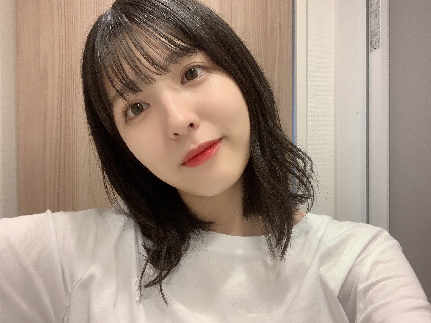 ｓｔ 遥香と歩いていると抱き合うカップルを目撃 彼女が 愛が足りひん と言うと なんと路上で熱いキスをし始めました うわぁ 大胆だなぁ 目のやり場に困って遥香の方を見ると あ 愛が足りひん え 私も の愛が 足りひん