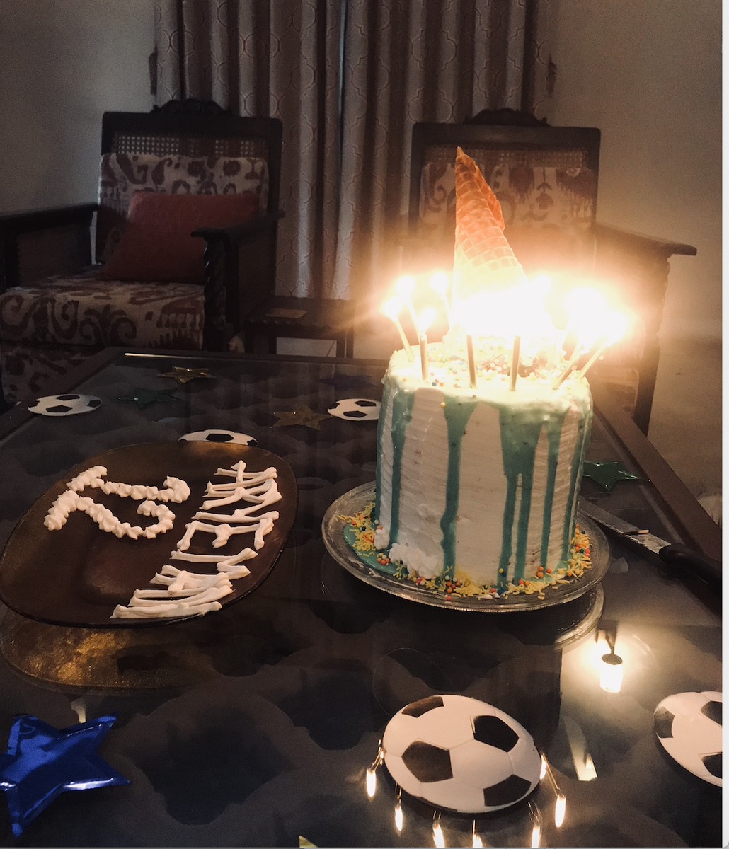 Shreejapuri's tweet photo. #Cakedit ....creativity is contagious....A smurf ice cream PiΓ±ata cake with Gooey goodness #colorsplash https://t.co/FhfyqamzSi