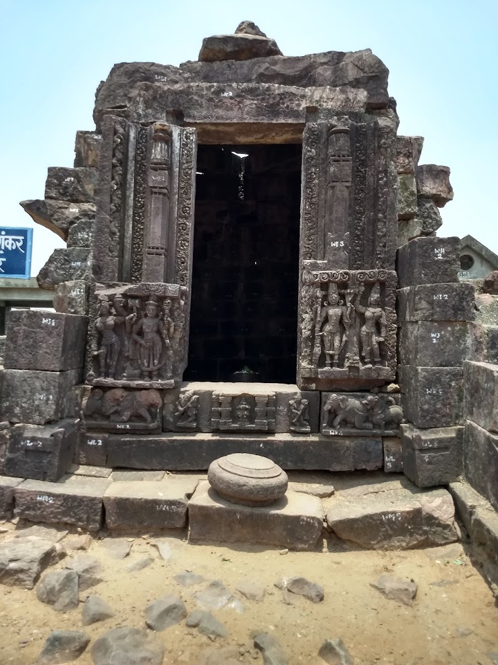 1/n Historic beauty but in shambles–: Markanda Mahadev Temple Complex is situated at the River banks of Wainganga River near Chamorshi town in Gadchiroli District of Maharashtra.This 8th Century CE (1200 years old) Temple Complex is called as Mini Khajuraho.