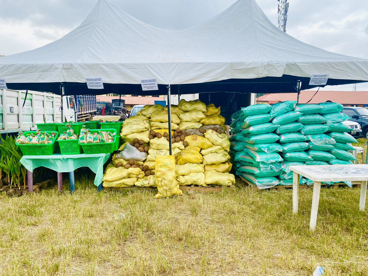 gboyegaakosile's tweet photo. Over 2,700 farmers in Lagos State would today receive agricultural inputs and productive assets under the State Government 2020 Agricultural Value Chains Empowerment Programme being held today at the Police College Lagos. 

#ForAGreaterLagos https://t.co/WnyB7vZvnX
