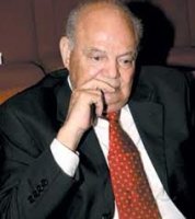 Mojahed04's tweet photo. سنرجع يوماً إلى حيّنا
ونغرق في دافئات المنى
سنرجع مهما يمرّ الزمان
وتنأى المسافات ما بيننا
فيا قلب مهلاً ولا ترتمي
على درب عودتنا مُوْهَنَا
يعزُّ علينا غداً أن تعود
رفوف الطيور ونحن هنا
هنالك عند التلال تلالٌ
تنام وتصحو على عهدنا

وفاة شاعر العودة هارون رشيد رحمة الله رحمة واسعة https://t.co/KwymCtPRmd