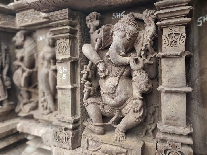 3/n On external part of the main temple there are many sculptures of Gods, Goddess & hermits i.e. Vyal, Ashtadikpal, Apsara, Sursundari and Devangana. The sculptures of Ganesha, Brahma & Shiv Parvati are kept there in too.