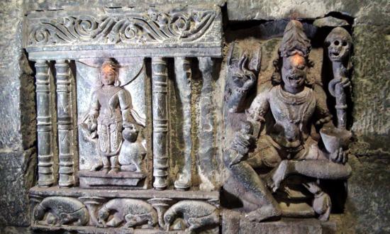 6/n Once you will visit this place you will find yourself on Chota Kashi surrounded by the art of sculpture. Every image of the God and Goddess here is ornate with various ornaments.