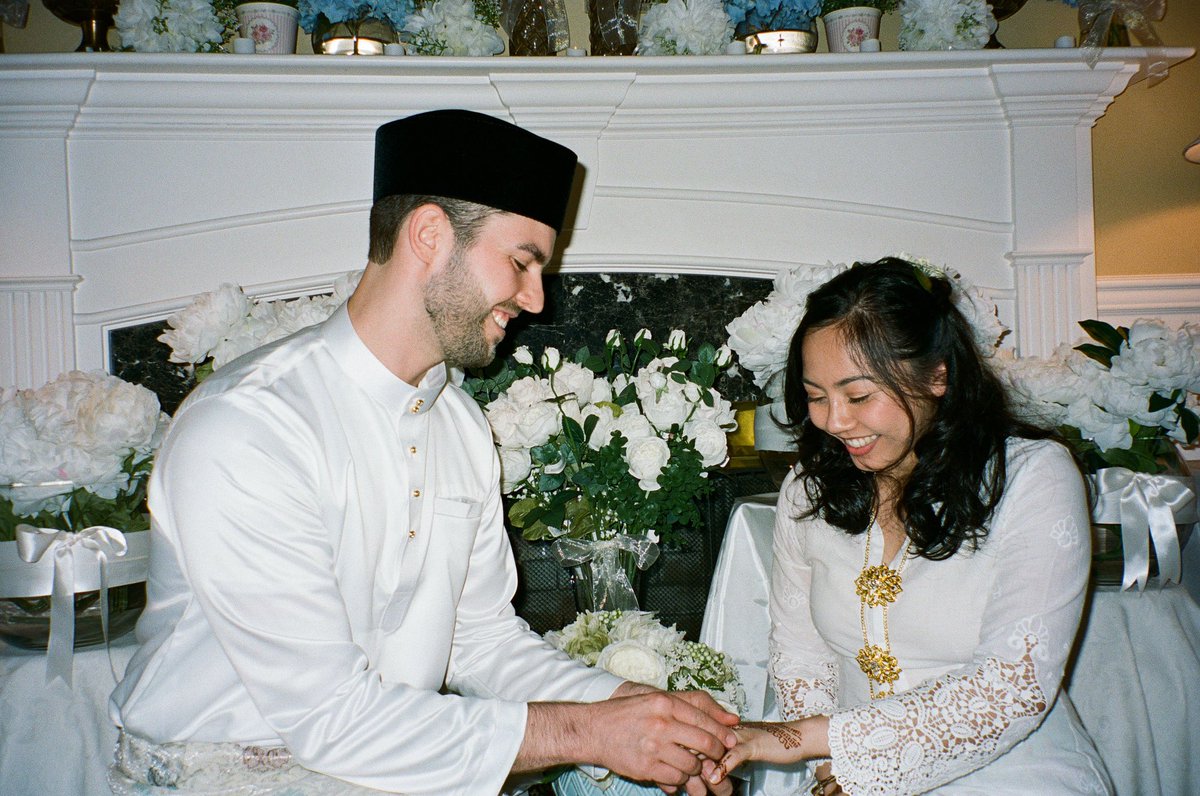 HanisZulaikha's tweet photo. Our wedding on 35mm #HanisxGrant https://t.co/pKAmHPRfJB