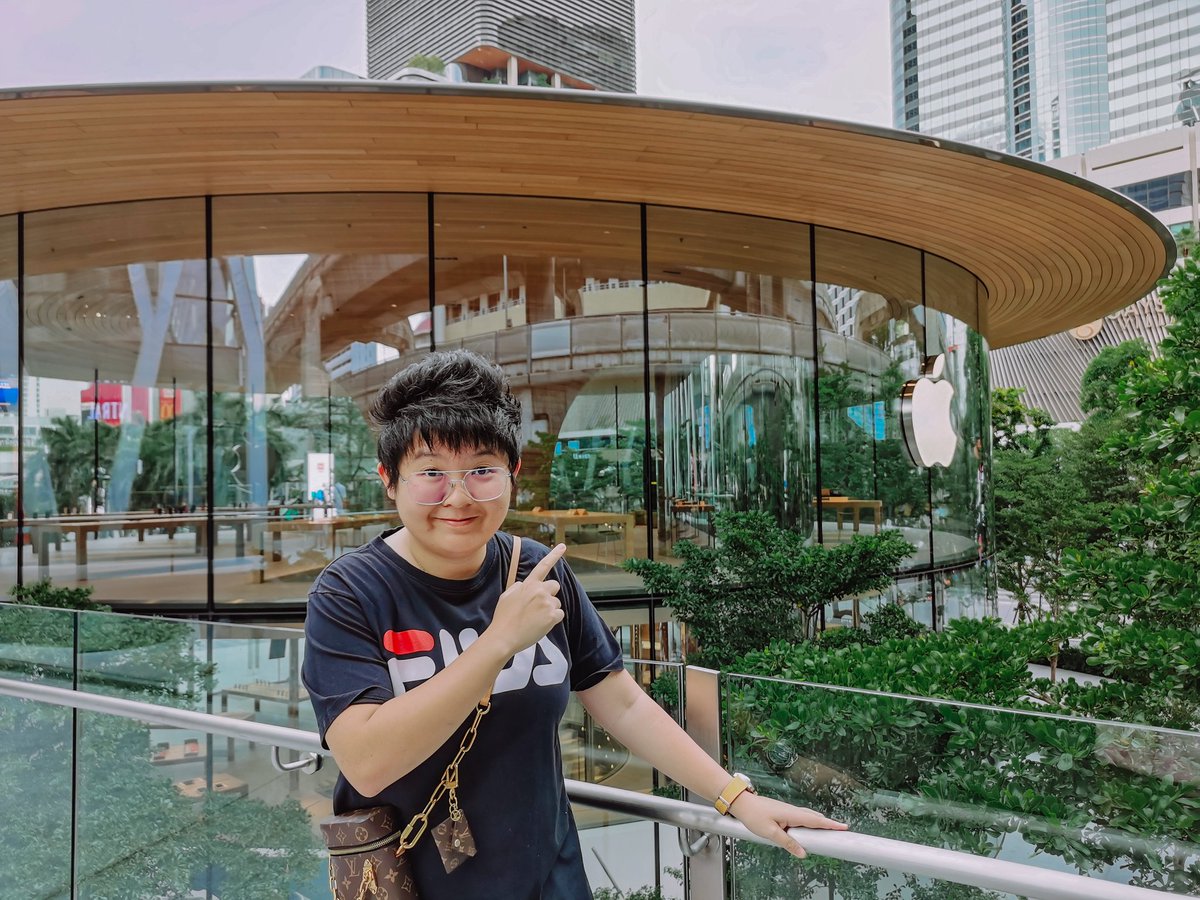 iaumreview's tweet photo. เปลื้องผ้าเรียบร้อย #applestore #applestorectw #applestorebkk #iaumreview #bangkok #landmark https://t.co/QsSzhQ0n2L