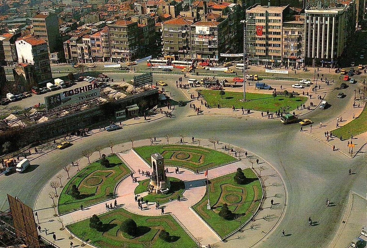 dorad39's tweet image. Third photo set from the new Istanbul place. You can see Aksaray and Taksim squares. @Roblox_TR @RobloxTurkey #RobloxDev