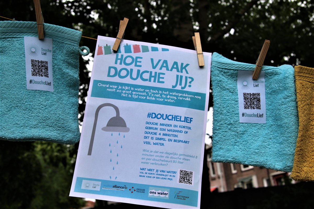 #Douchelief 
De Vonktonactiegroep #Douchelief verzorgt deze zomer een vrolijke voorstelling op drie campings in Fryslân: Heeg, Sumar en Appelscha. Kunstenares Marjan Beuker zal met de voorstelling “Ode aan de Washand“ op speelse wijze aandacht vragen voor waterbesparing.