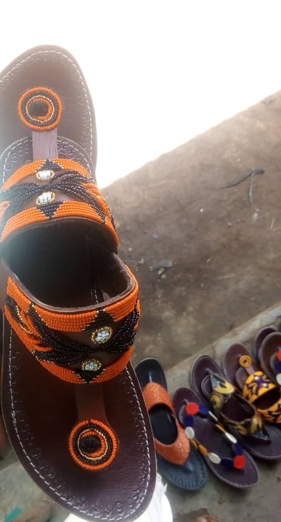 ecybellah's tweet photo. 👡viatu vya shanga na ngozi OG.👡 Jinsia na Rika zote
Weka odder ya ua na designe uipendayo tutakutengenezea kulingana na mahitaji yako 
*Jumla 13,000/=
*Rejareja 15,000/=
Mikoani tunatuma kwa gharama za mteja .
Arusha free delivery .
::0658243144
Karibu @ecybellah Tukuhudumie. https://t.co/W7sOixsTwr