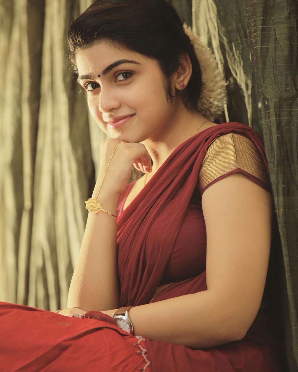 ManasaTrends's tweet photo. Beauty in Half Saree #ManasaRadhakrishnan 🥰💕

#TollywoodActress #kollywoodactress  #Mollywood https://t.co/tiWFaqOzM6