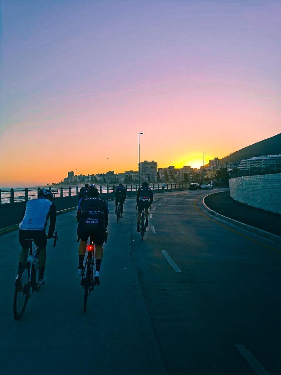 TeamPureSavage's tweet image. What a way to start the morning!! #puresavage #swiftcarbon #lightbro #letsride #morningride