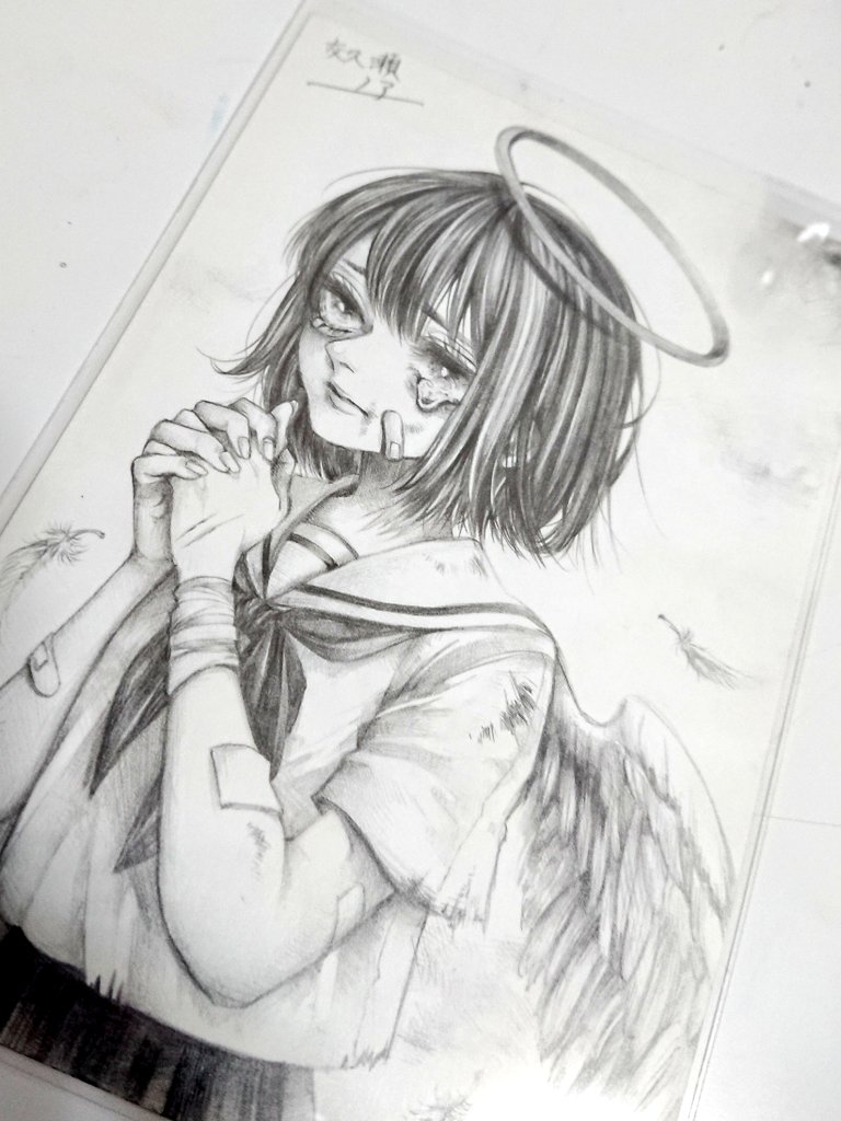 #水曜日の天使たち
明日からのグループ展に連れていくドローイング達です✍︎
パール絵の具を使用したもの、紙を火で炙ったもの、鉛筆画など、色々な試みをしています? 