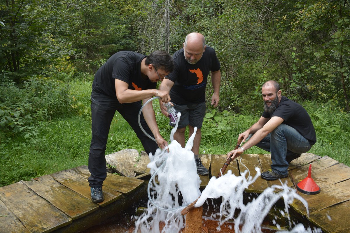 EGU_GMPV's tweet photo. ✨Introducing the speakers for the GMPV ECS talks on 4th August✨

Want to know about fluid geochemical studies in the Balkans? @artur_geochem will tell us all about it!

Hope to see you there! Registration: https://t.co/n8jxoE4MJy 

📷: @artur_geochem and @MikeJollands https://t.co/ogW2oygxSG