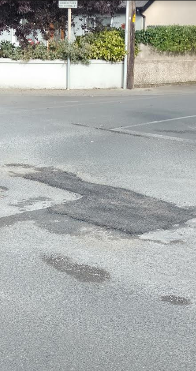 AontuL's tweet photo. ***** RESOLVED *****
CASE #: 412659
The above case we raised regarding a pothole along Rhebogue Road, which was causing traffic to veer out into oncoming traffic; has been filled and no longer poses a risk.
Thank you @LimerickCouncil
#Limerick #LimerickCouncil #RoadSafety https://t.co/HpGk8jRc0A