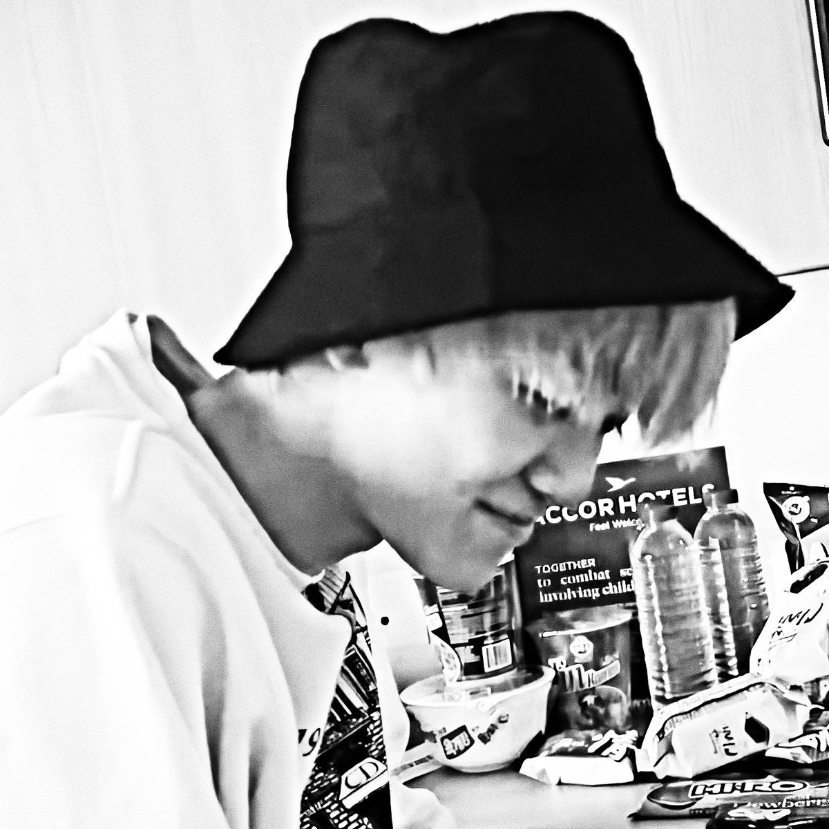 / 𝕳ey 🎮

⠀ 𝓟 . lease 𝖗𝖙 this tweet for 𝖋ollow and 𝖈hitchat with me , 𓈒 𝕳eigh𝖋ond
𝕵ae/𝖒in 

˓ ยพท. ลฟตท ˒ 🎱