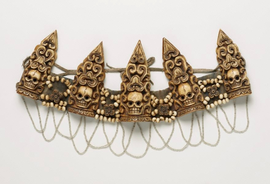 [Thread] Comme vous le savez peut-être, cette année je devais partir relativement longtemps au Tibet pour continuer certaines recherches et faire la Kora du Mont Kaïlash. Les choses étant ce qu'elles sont, ce voyage est reporté. Mais j'avais envie de vous faire un thread 