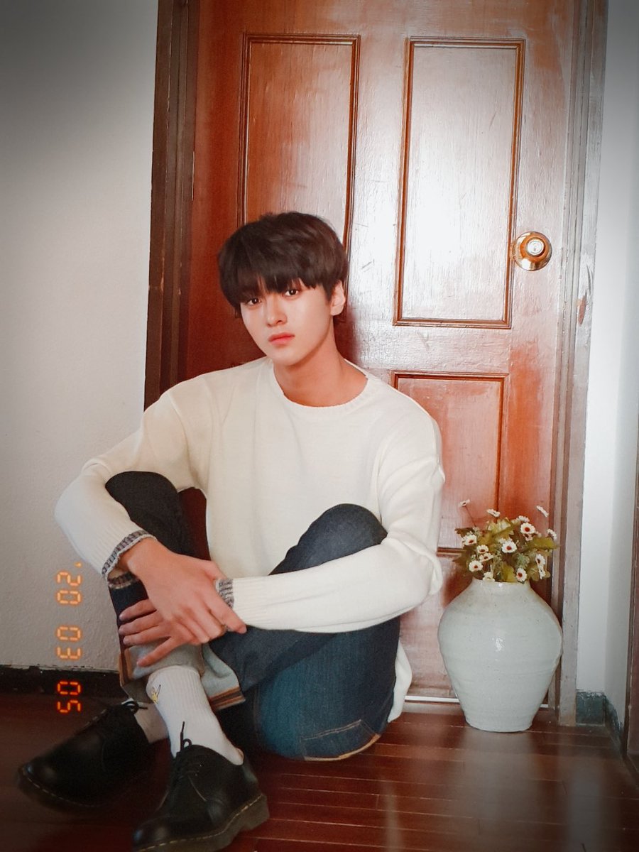 2. selfies/pics (brace yourself bcs this is going to be a lot)