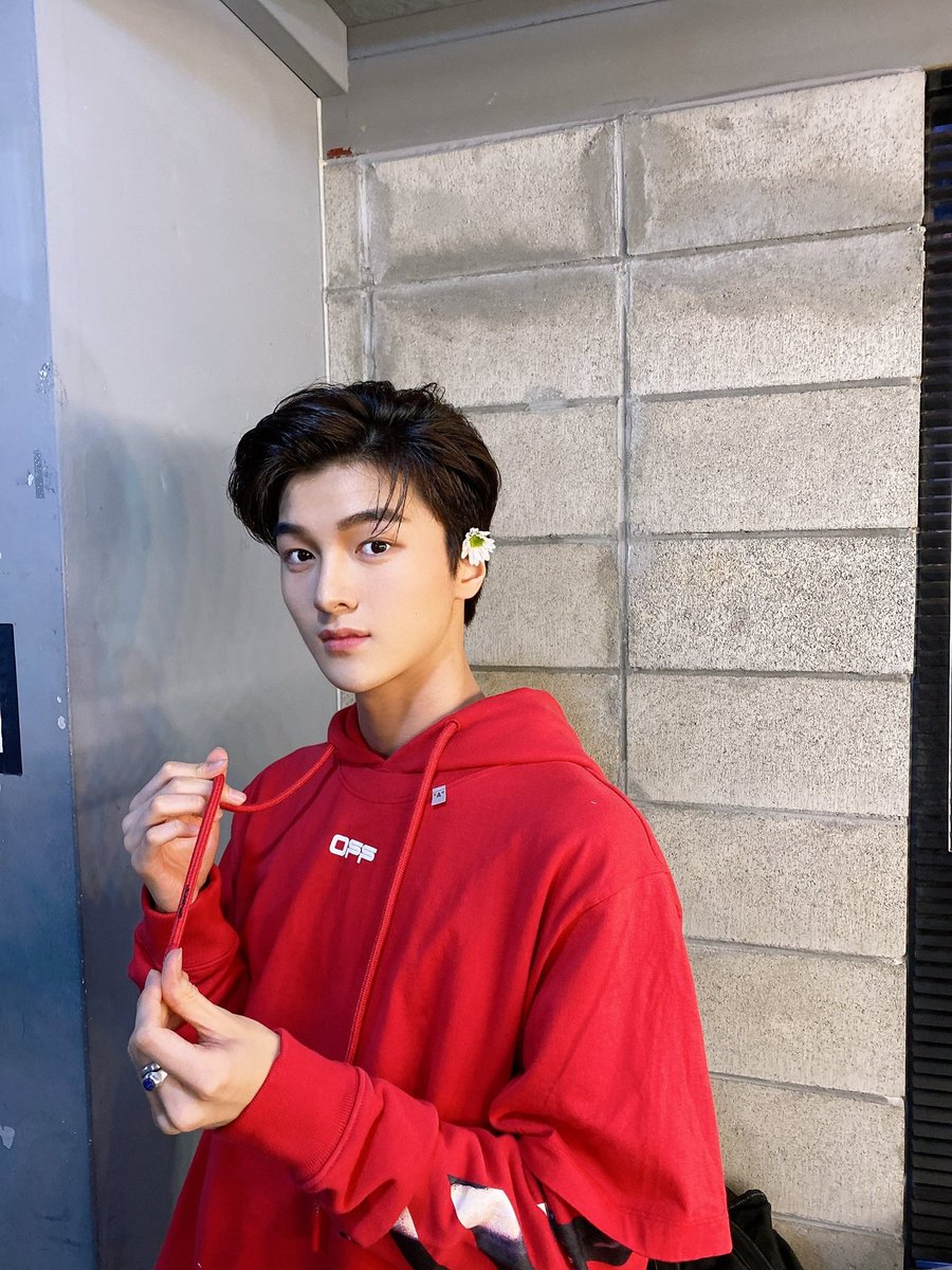 2. selfies/pics (brace yourself bcs this is going to be a lot)