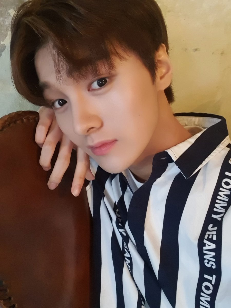 2. selfies/pics (brace yourself bcs this is going to be a lot)