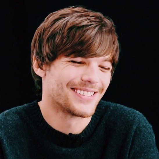 alwayslou91's tweet photo. oggi non è stata una giornata bellissima per me, è da ore che sto piangendo ma è già da 5 minuti che ho iniziato ad ascoltare le canzoni di Louis, ed è bellissimo sapere come un artista riesce a calmarti tramite la sua musica.+ https://t.co/JBXFncBDRm