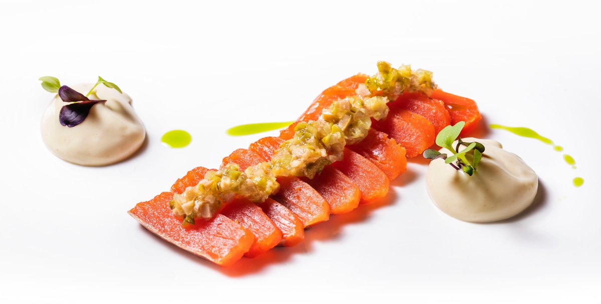 Salmón salvaje de Alaska, sockeye, curado a la sal, emulsión de wasabi y gelatina de encurtidos. Uno de los últimos platos que hemos añadido a nuestra carta, y que no deja de sorprender! 👌 #Gastronomia #Navarra #gourmet #restaurante #Pamplona #enekorrirestaurant