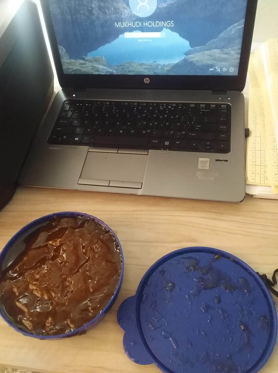 MANGENGE_'s tweet photo. I took a wrong lunch box 😭😭😭

Lord what did I do to deserve such a harsh punishment??😭😭😭😭 https://t.co/Pkwn1FgD3n