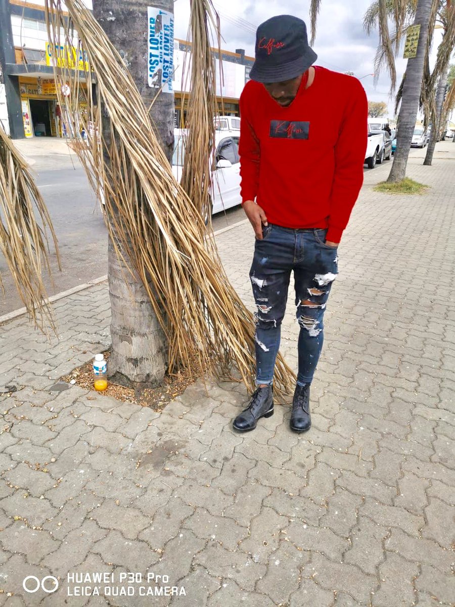 10Jucci's tweet photo. Picture remains the same๐ค๐ค๐ค๐ค #blacklivesmatters #UnityisStrength #equalityisPower #BlackisBOLD #wearwithPride #trueafrican #proudlyAfrican โผ๏ธโผ๏ธโผ๏ธ https://t.co/2q4Ni0HM4d
