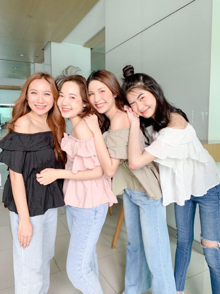MakemebeauC's tweet photo. Off shoulder princes top 
งานนำ��ข้า พร้อมส่ง 
เสื้อปาดไหล่แขนกระดิ่งเล็กสมอคเอว ใส่แล้วช่วยพรางแขนด้วยน้ารุ่นนี้ ผ้าชีฟองอย่างดี ใส่สบาย ผ้าพริ้วค่ะ 
4สี ขาว ดำ ชมพู ขี้ม้า 
อก44 เอว28-50 ยาว18จากอก
199฿

#แขนกระดิ่ง #เสื้อสม็อคเอว #เสื้อสมอค #เสื้อสม็อค #เสื้อปาดไหล่สม็อค https://t.co/gWL9dwaPZM