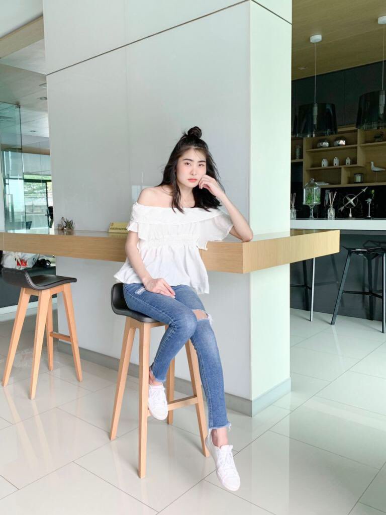MakemebeauC's tweet photo. Off shoulder princes top 
งานนำ��ข้า พร้อมส่ง 
เสื้อปาดไหล่แขนกระดิ่งเล็กสมอคเอว ใส่แล้วช่วยพรางแขนด้วยน้ารุ่นนี้ ผ้าชีฟองอย่างดี ใส่สบาย ผ้าพริ้วค่ะ 
4สี ขาว ดำ ชมพู ขี้ม้า 
อก44 เอว28-50 ยาว18จากอก
199฿

#แขนกระดิ่ง #เสื้อสม็อคเอว #เสื้อสมอค #เสื้อสม็อค #เสื้อปาดไหล่สม็อค https://t.co/gWL9dwaPZM
