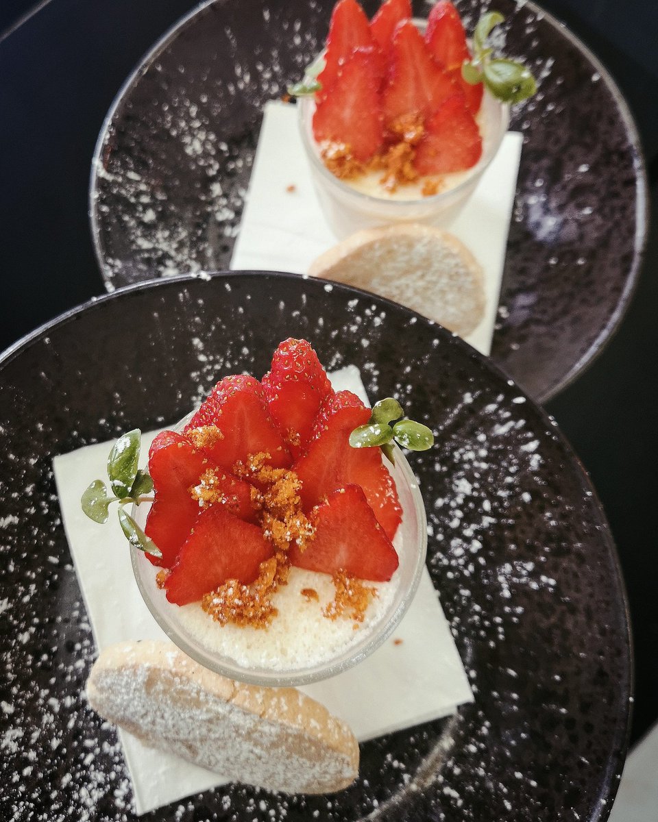 Lemon posset with fresh strawberries, lime shortbread, honeycomb + micro basil.

#lemonposset #dessert #gastropub #batheats #bathfoodies