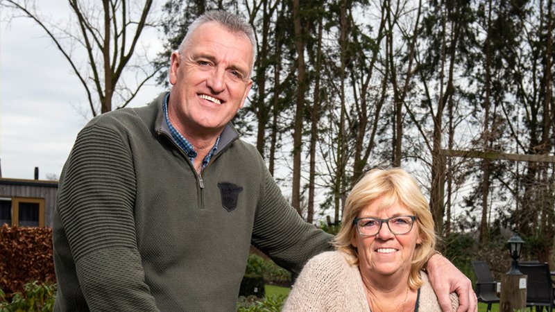 Op het terrein van het #gezinshuis van Carla en Tjakko in Vaassen wonen 18-plussers met een beperking in hun eigen #tinyhouse. Op die manier kunnen zij zo zelfstandig mogelijk wonen. Lees meer in de nieuwe brochure #gezinshuizen bit.ly/3f1vP64 #gezinshuisouders #mooiwerk
